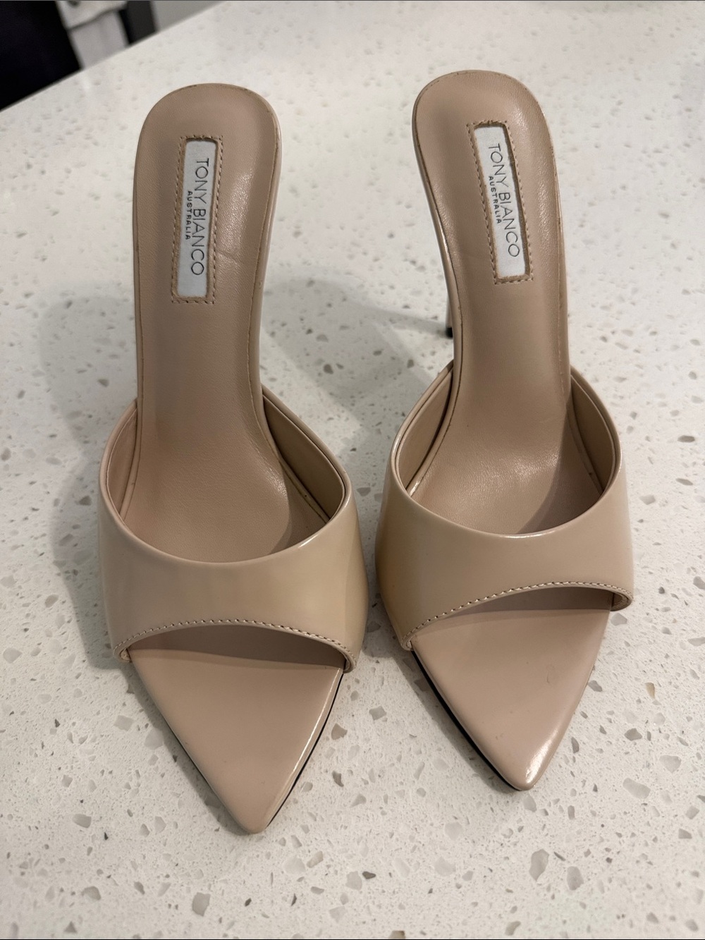 Tony Bianco Women's NWOB Malibu Creme Hi Shine Sandals Size 8 Cream Tan Heels